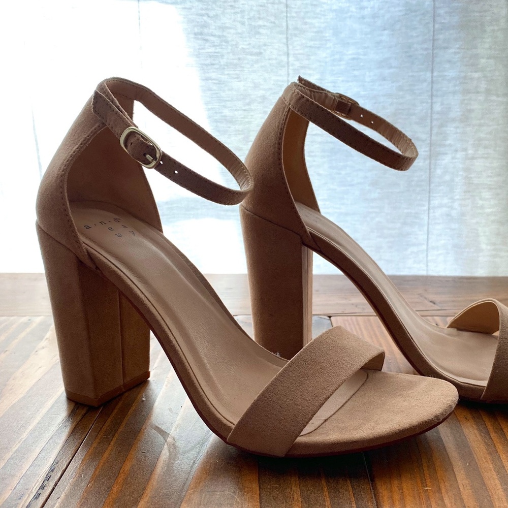 LIKE NEW Women's A New Day Suede Heeled Sandals Nude/Tan/Cream Size 7